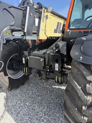 2025 JLG AG832