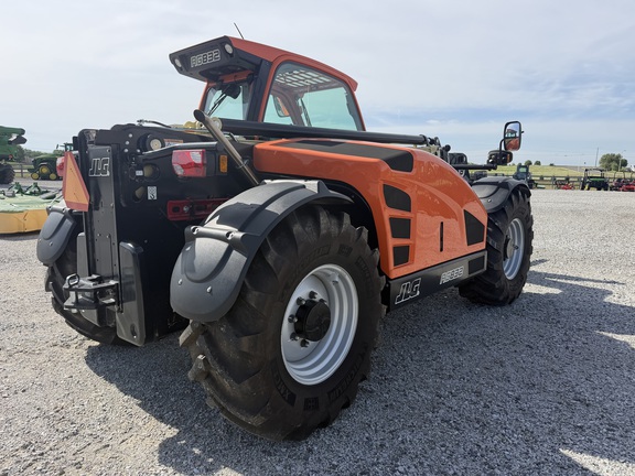 2025 JLG AG832