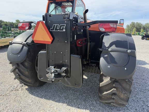 2025 JLG AG832