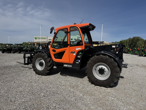 2025 JLG AG832
