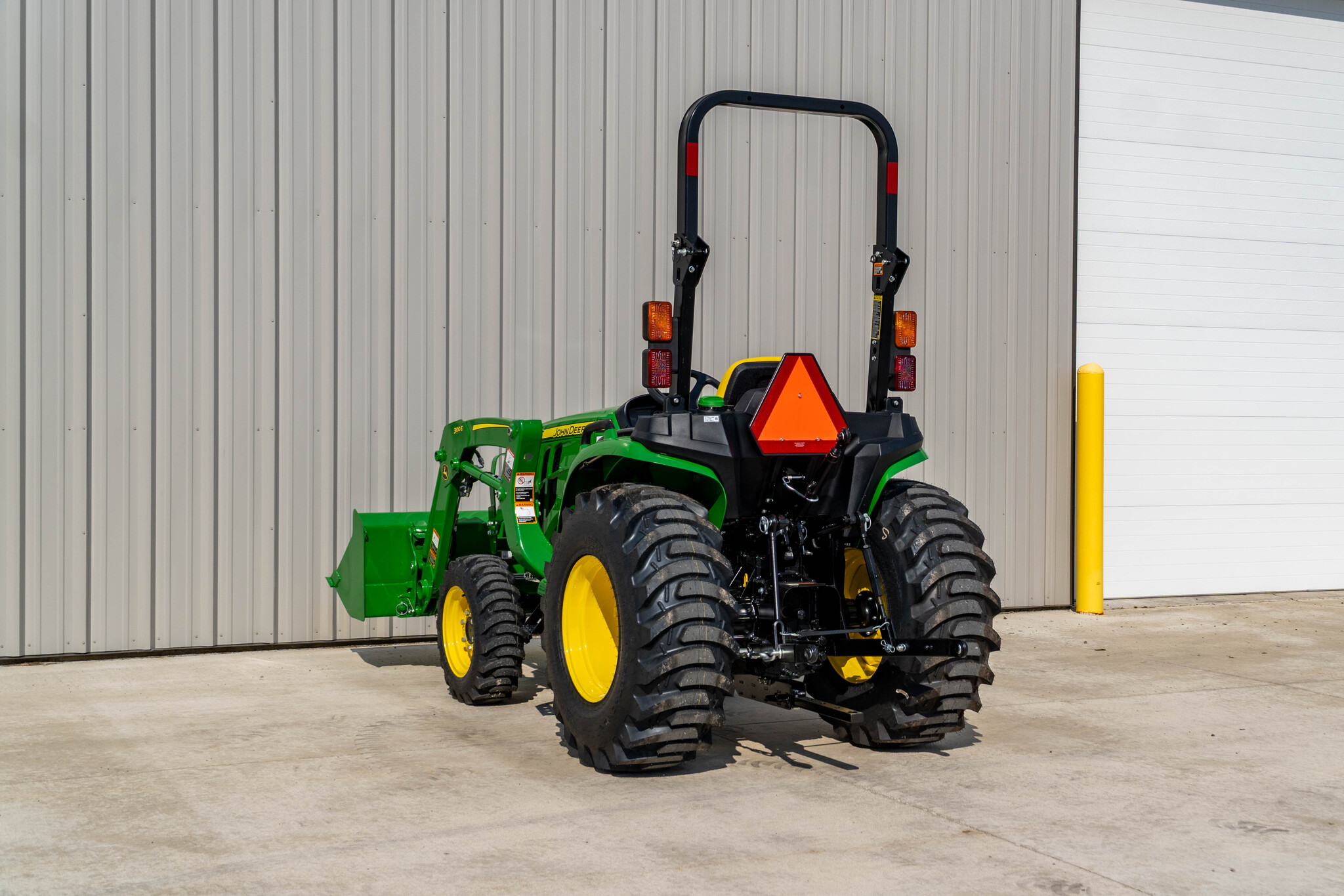 New In-Stock 2026 John Deere 3025E Compact Utility Tractors at Koenig Equipment in Lebanon, OH - PhotoXL5