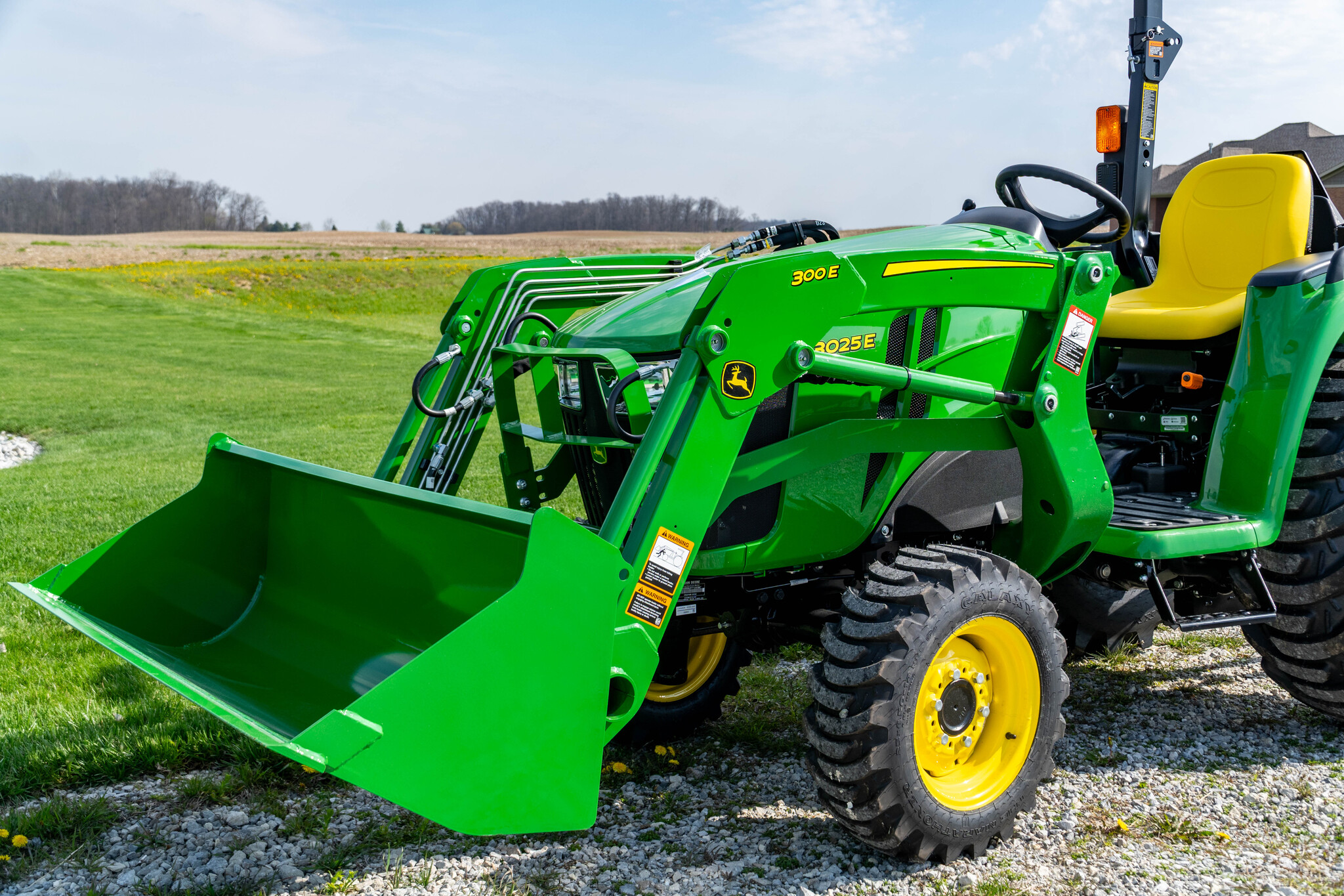 New In-Stock 2026 John Deere 3025E Compact Utility Tractors at Koenig Equipment in Lebanon, OH - PhotoXL2