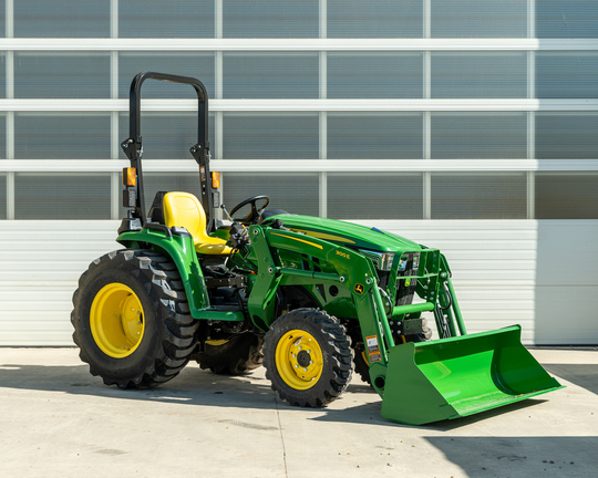  John Deere 3025E