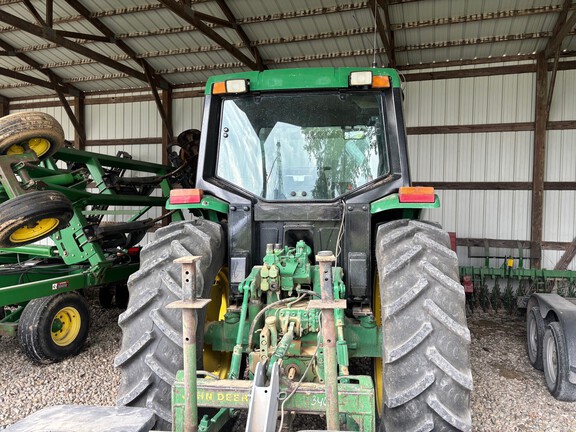 Photo of 1994 John Deere 6400