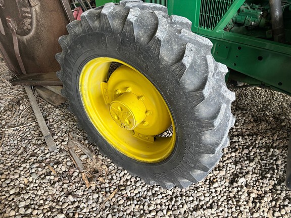 Photo of 1994 John Deere 6400