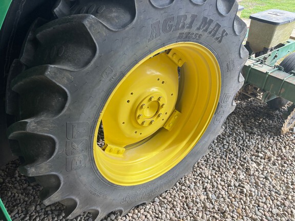 Photo of 1994 John Deere 6400
