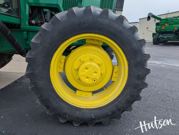 Photo of 1994 John Deere 6400