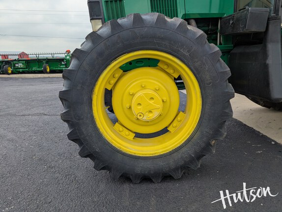 Photo of 1994 John Deere 6400