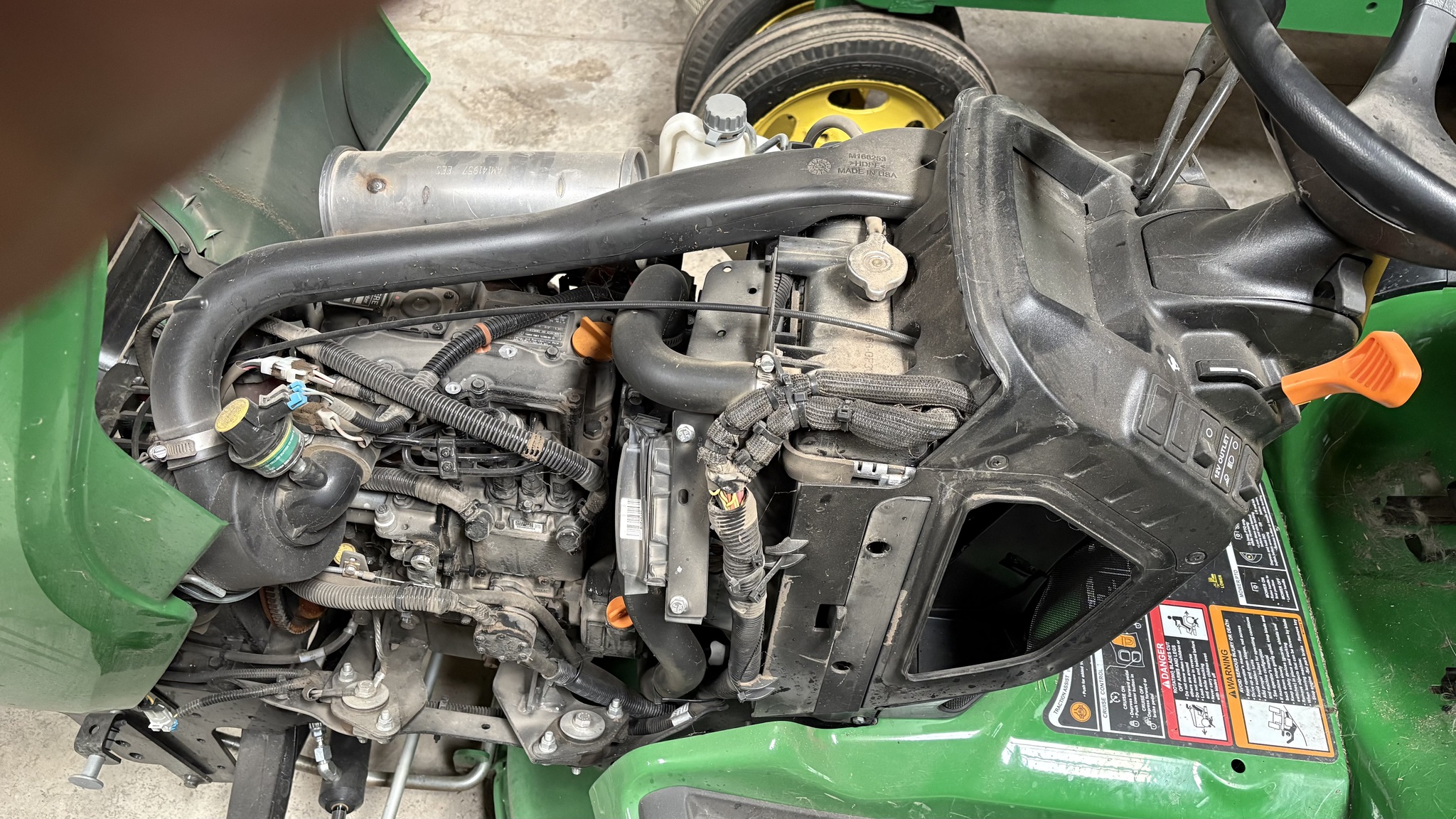 2023 John Deere X750 Image 7