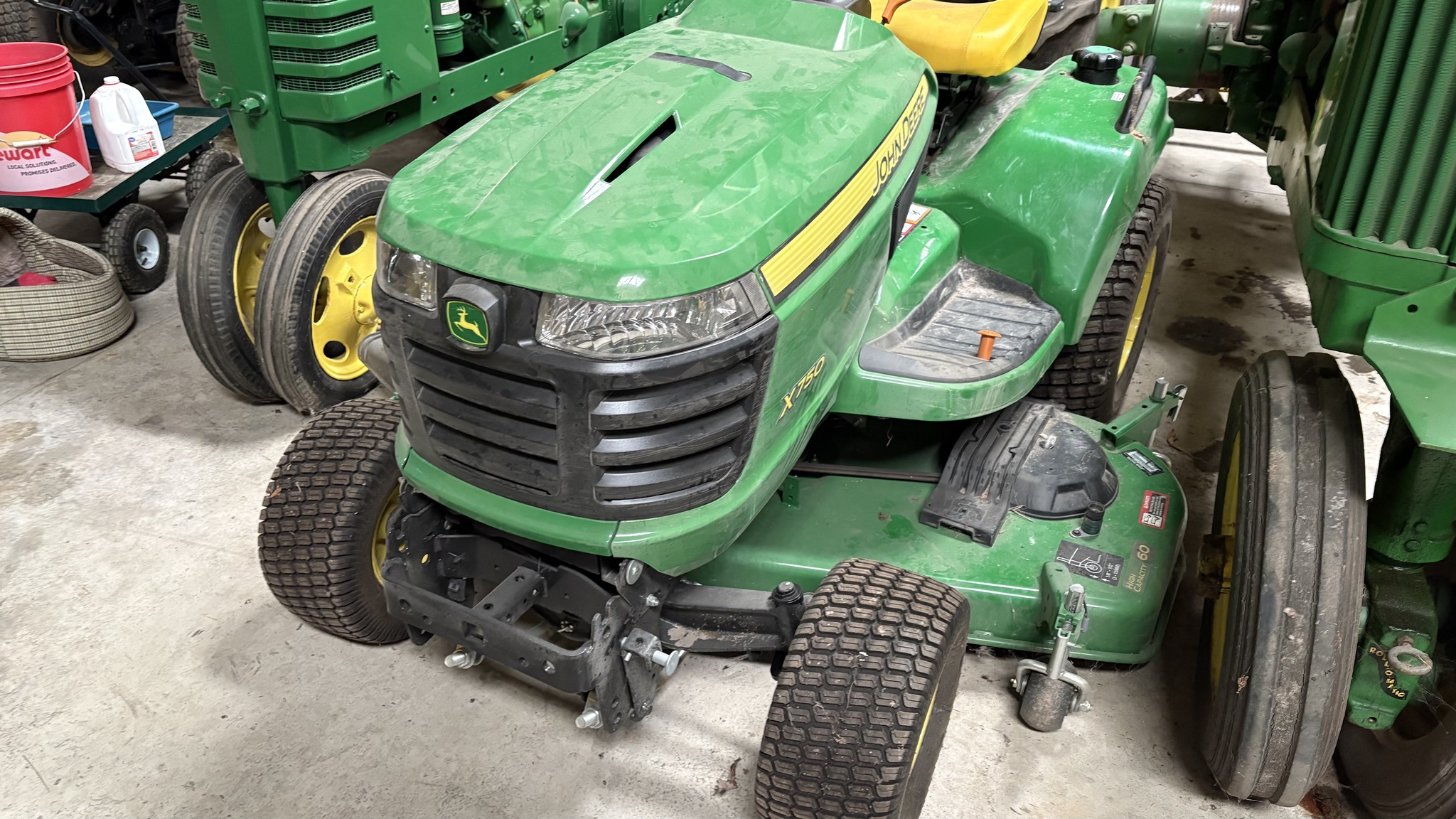 2023 John Deere X750 Image 2