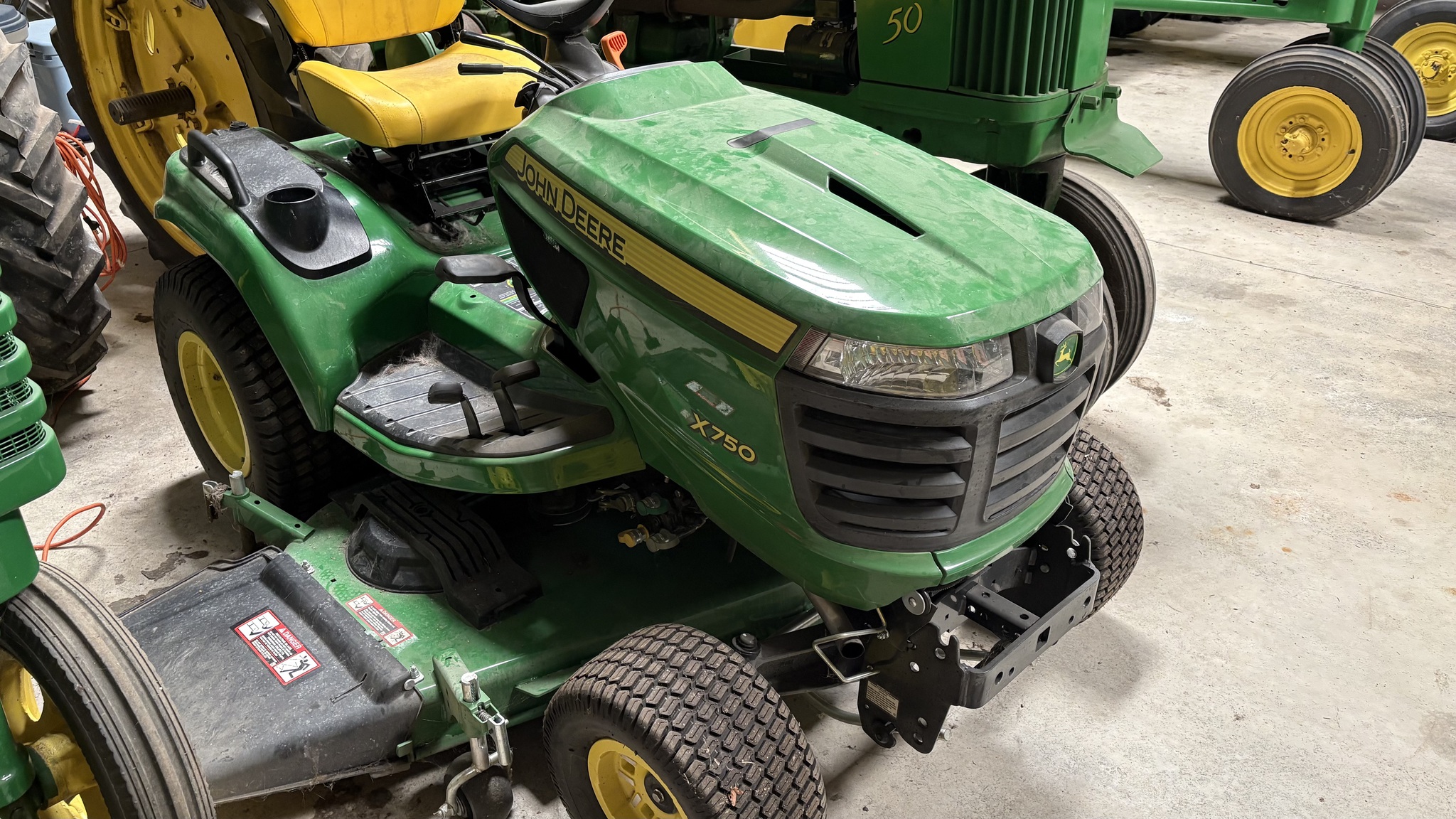 2023 John Deere X750 Image 4