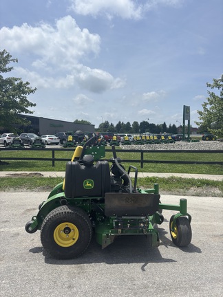 2023 John-Deere 652R