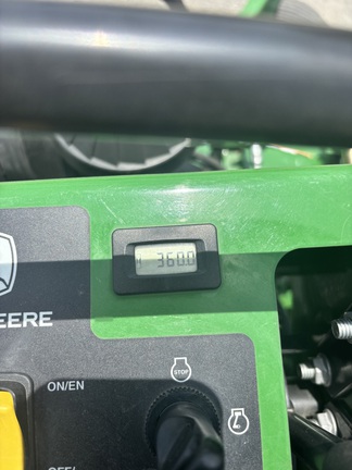 2023 John-Deere 652R