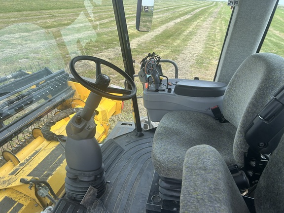 2016 New Holland Speedrower 160 (15th thumbnail)