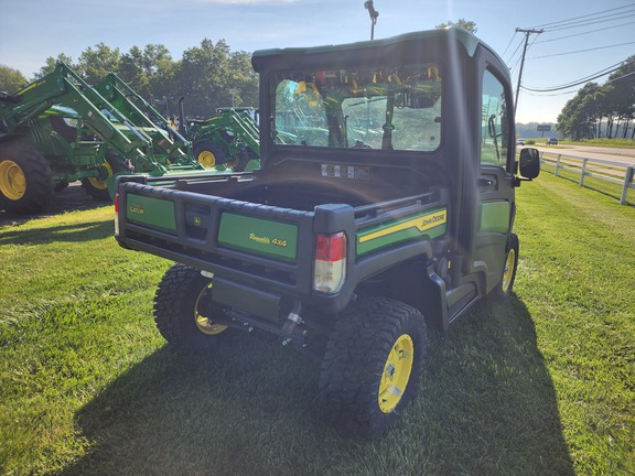 2023 John-Deere XUV 835R