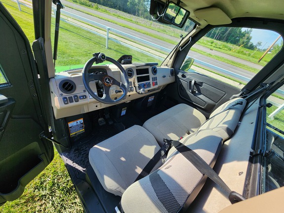 2023 John-Deere XUV 835R