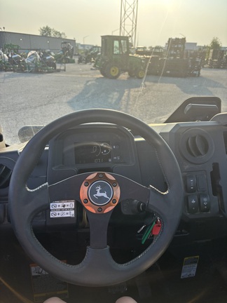 2023 John-Deere XUV835M HVAC Cab
