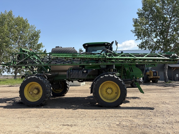 Used 2021 John Deere R4044 Self Propelled Sprayers at Horizon Ag & Turf in Vermilion, AB - Photo3