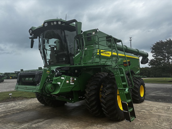 New In-Stock 2026 John Deere S7 600 Combines at Koenig Equipment in Anna, OH - Photo0