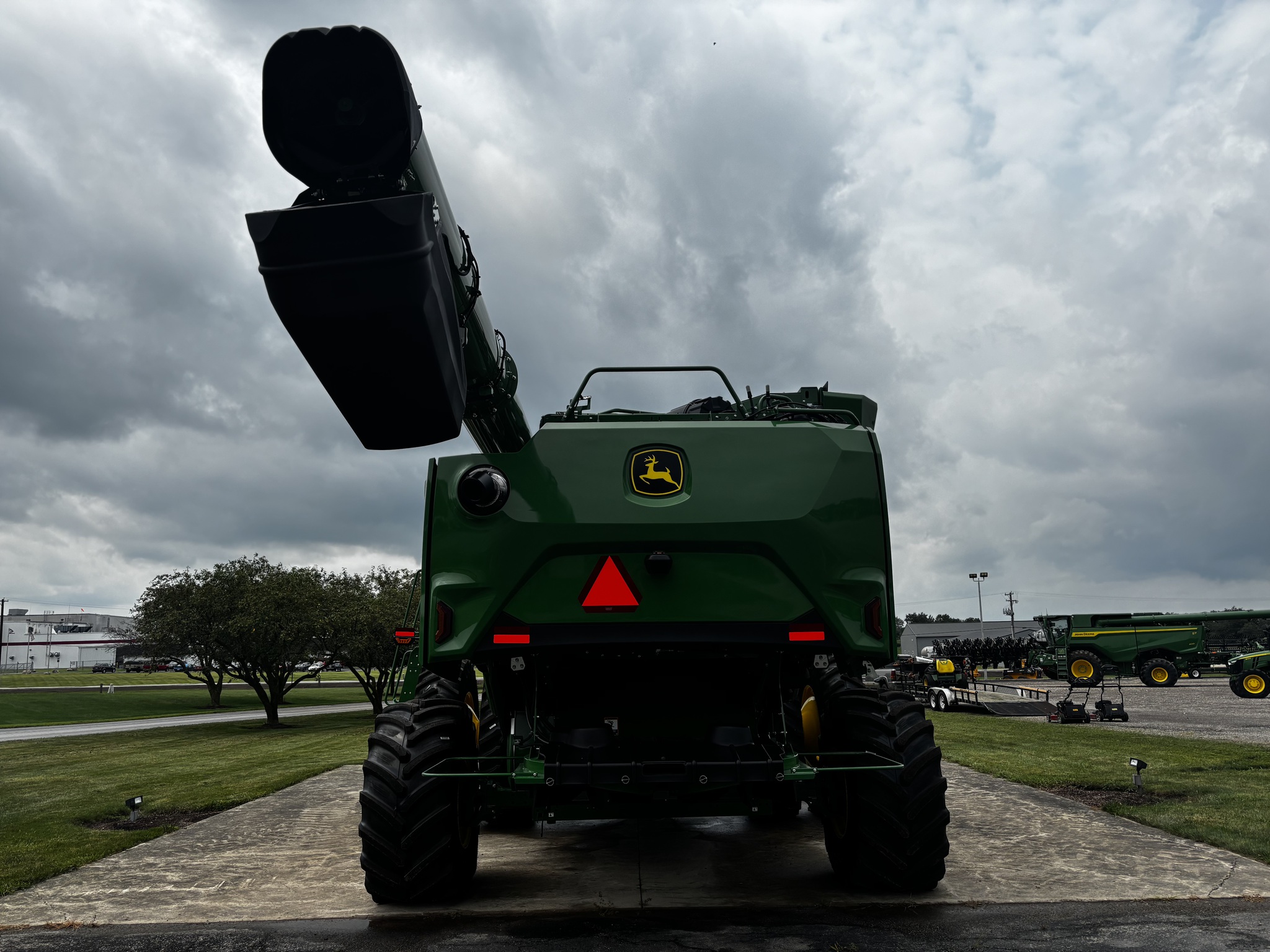 New In-Stock 2026 John Deere S7 600 Combines at Koenig Equipment in Anna, OH - PhotoXL3