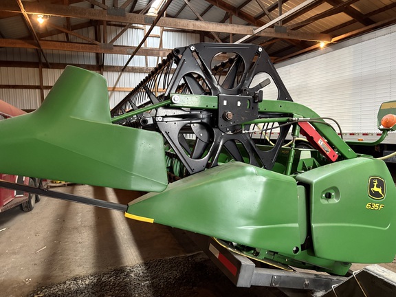  John Deere 635F