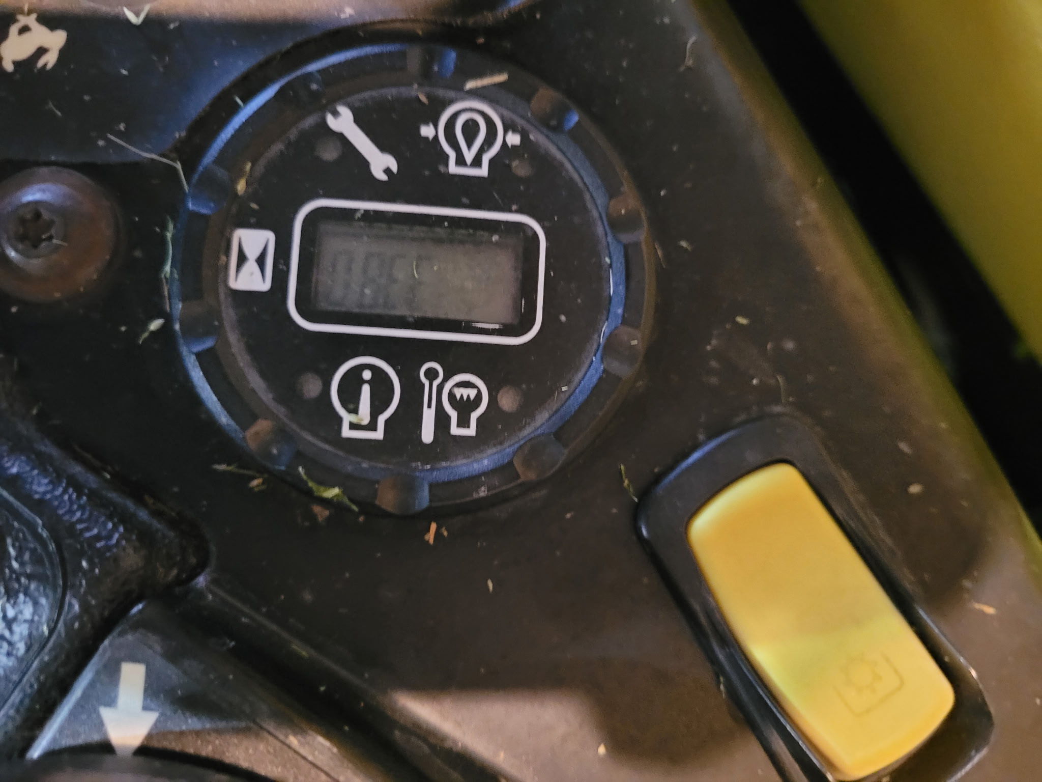 Used 2016 John Deere Z950M Zero Turn Mowers at Koenig Equipment in Urbana, OH - PhotoXL9