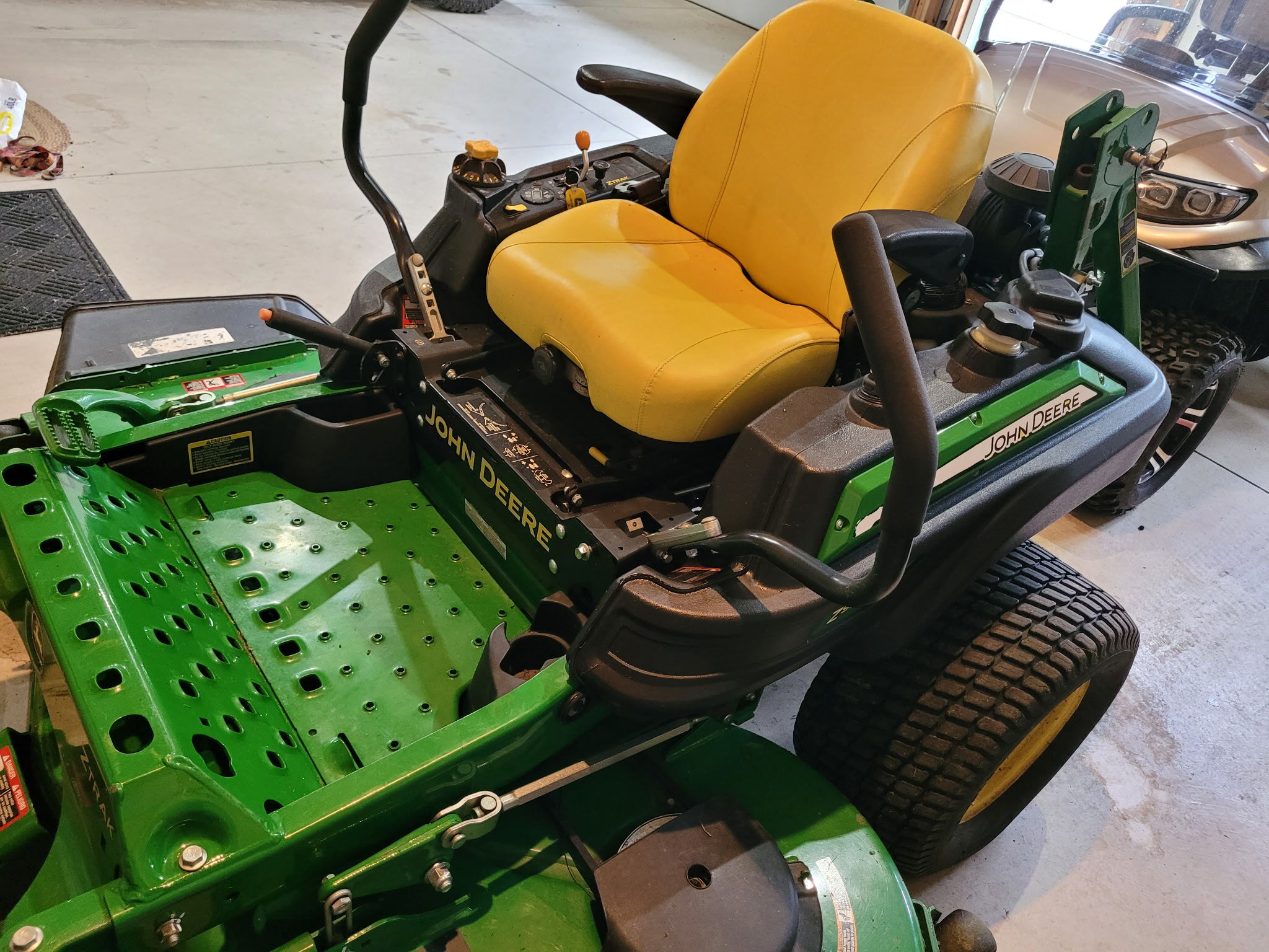 Used 2016 John Deere Z950M Zero Turn Mowers at Koenig Equipment in Urbana, OH - PhotoXL5