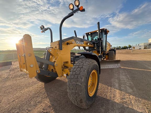 Photo of 2021 John Deere 772G