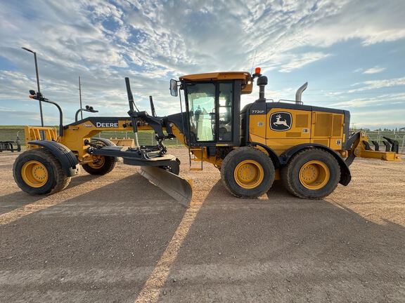 2021 John Deere 772G