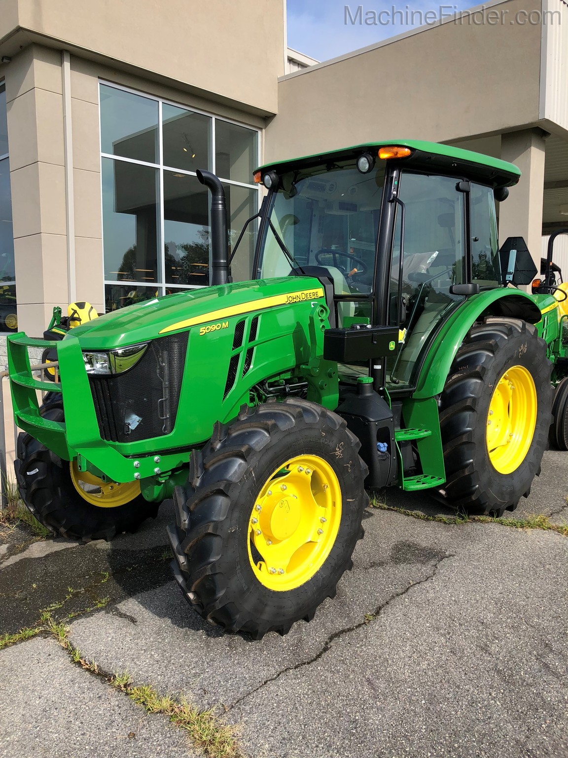 2020 John Deere 5090M Image 1