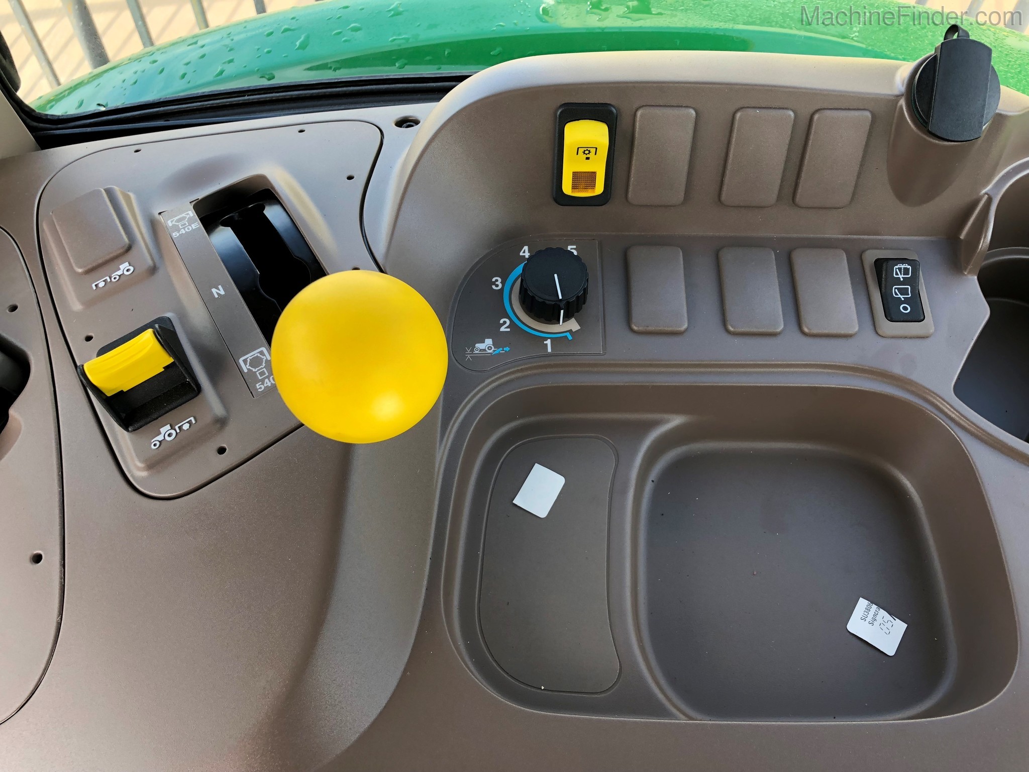 2020 John Deere 5090M Image 7