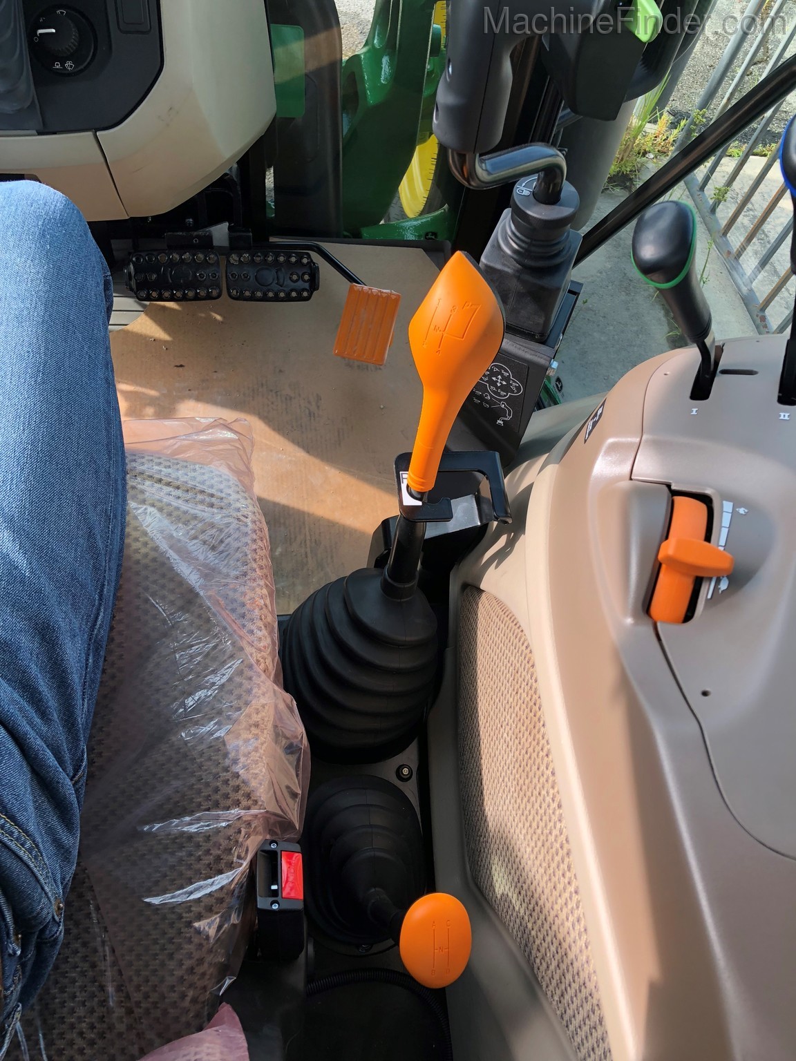 2020 John Deere 5090M Image 9