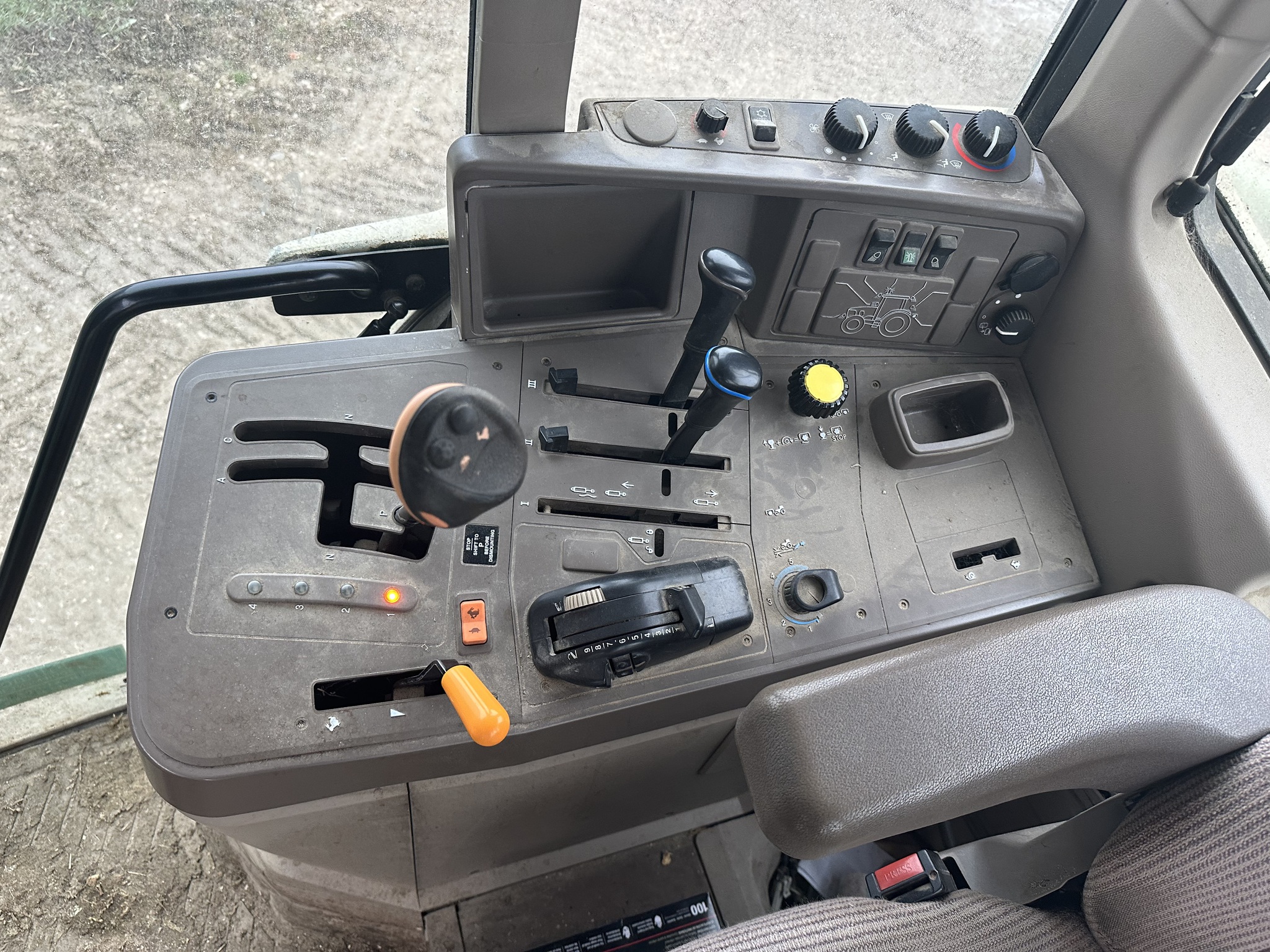 2010 John Deere 6330 Image 4