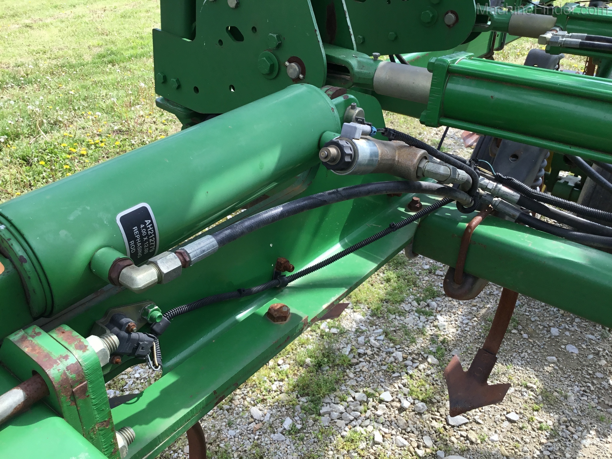 2007 John Deere 2210 Image 9