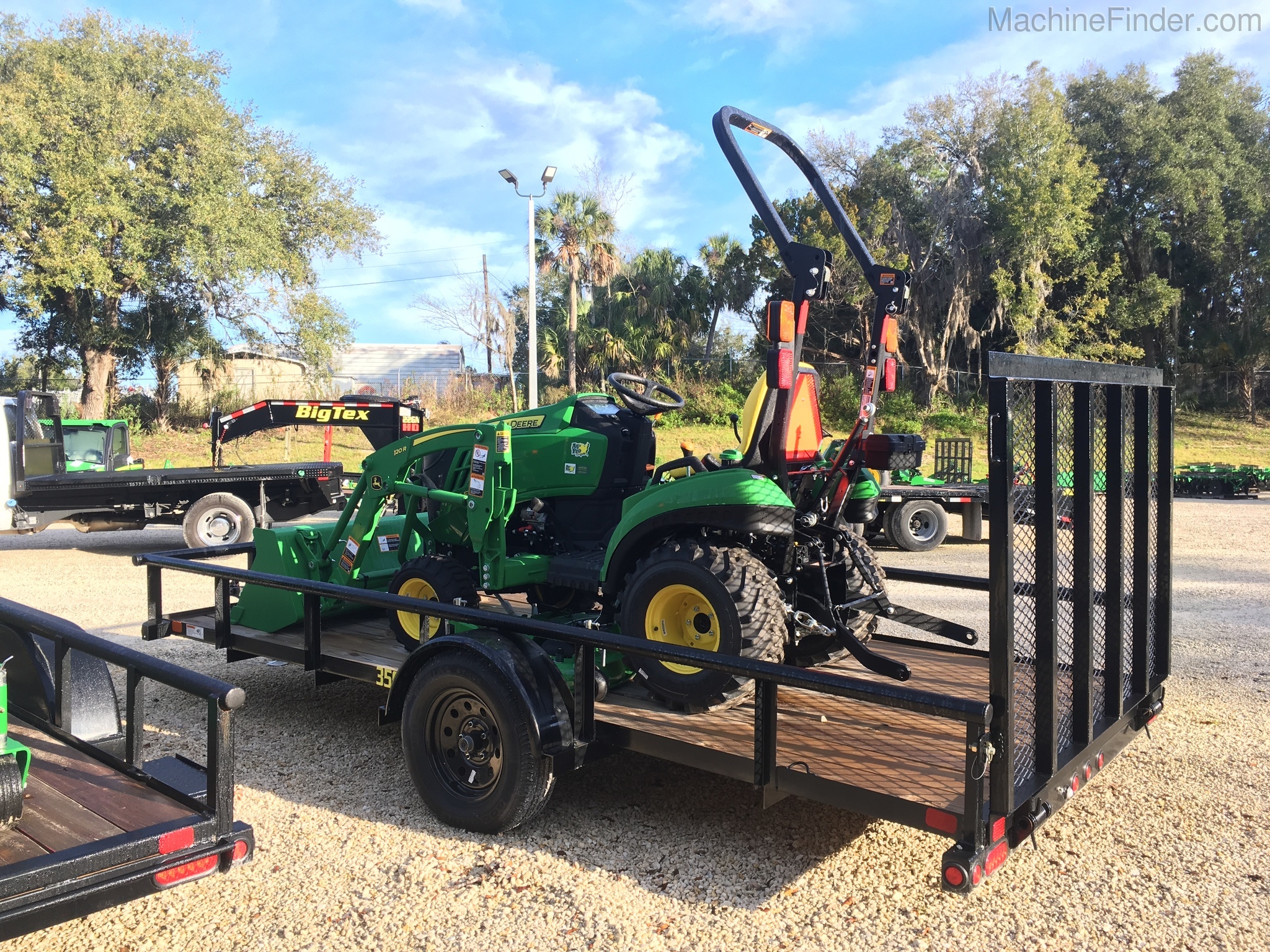 2020 John Deere 1023E BELLY MOWER TRAILER PACKAGE Image 3