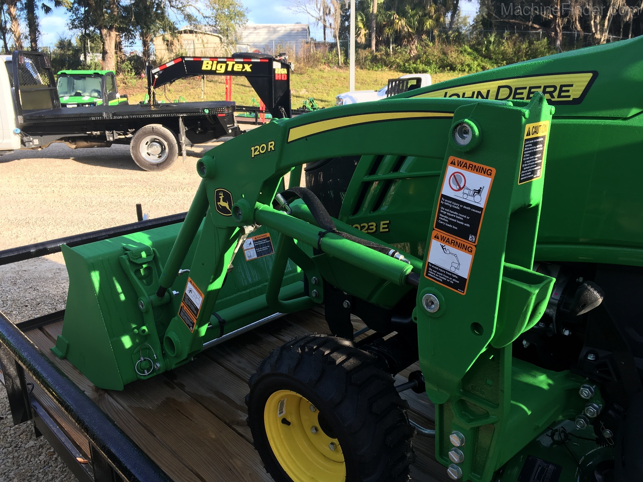 2020 John Deere 1023E BELLY MOWER TRAILER PACKAGE Image 6