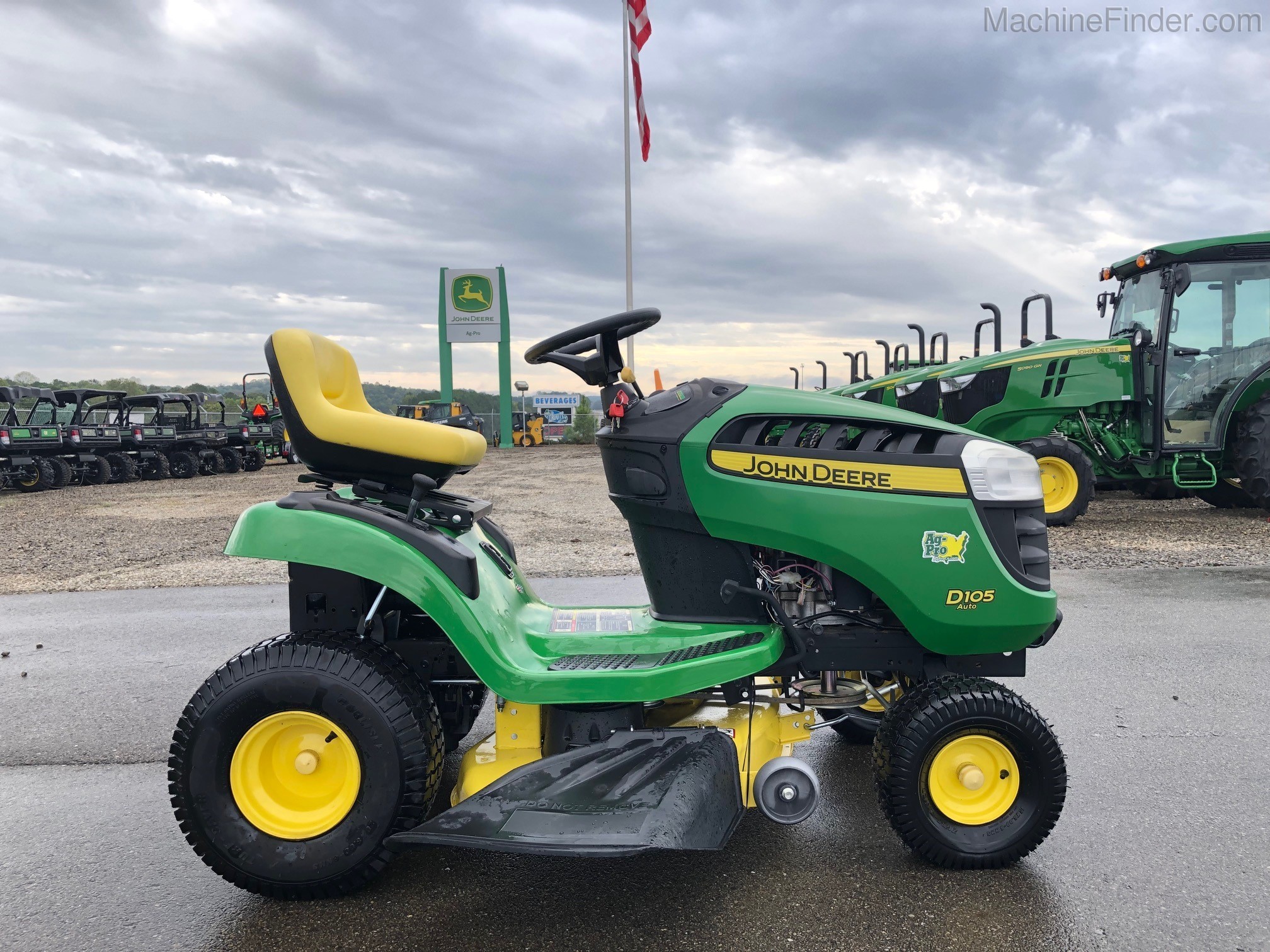 2017 John Deere D105 Image 1