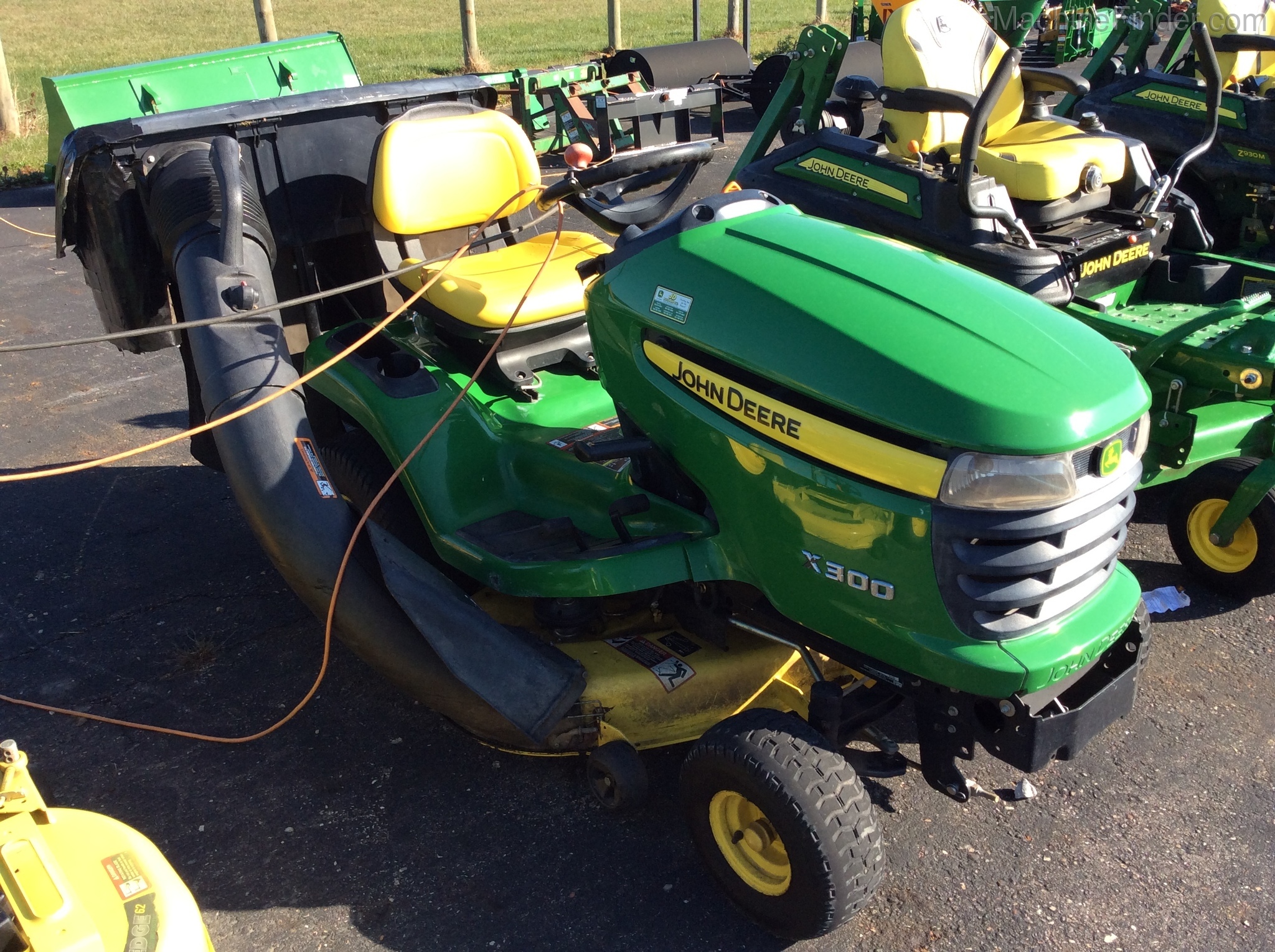 2009 John Deere X300 Image 3