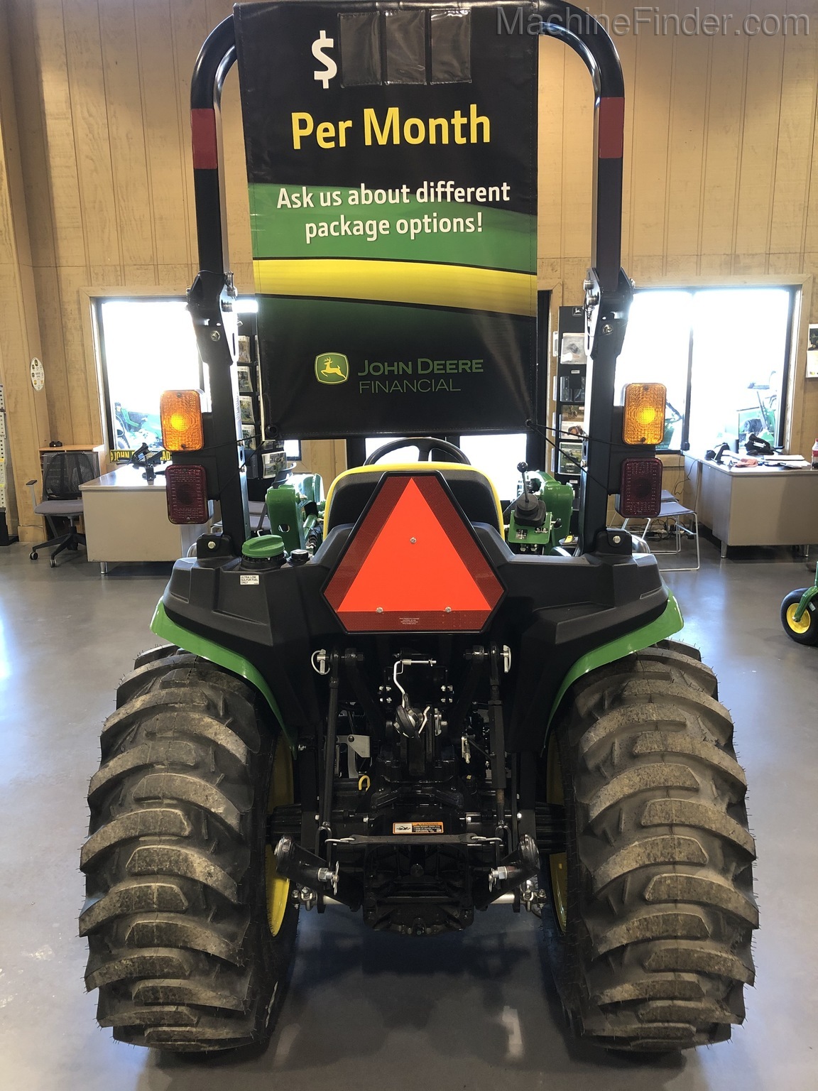 2020 John Deere 3038E Image 4