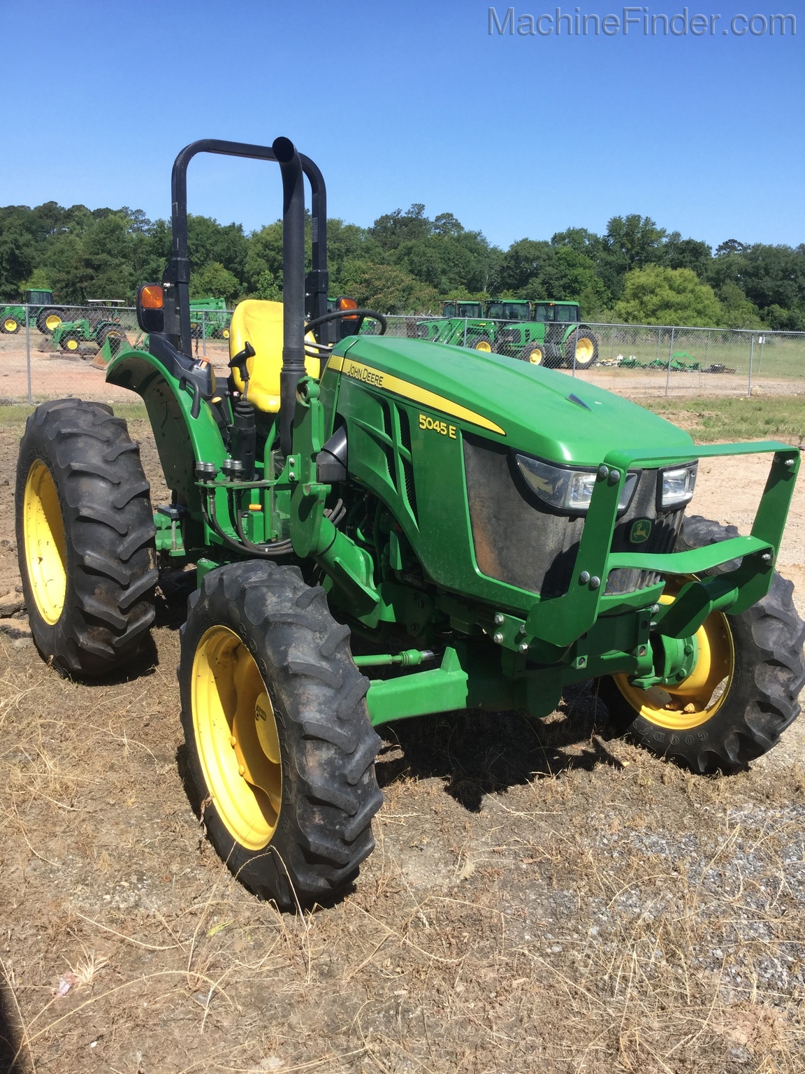 2018 John Deere 5045E Image 1