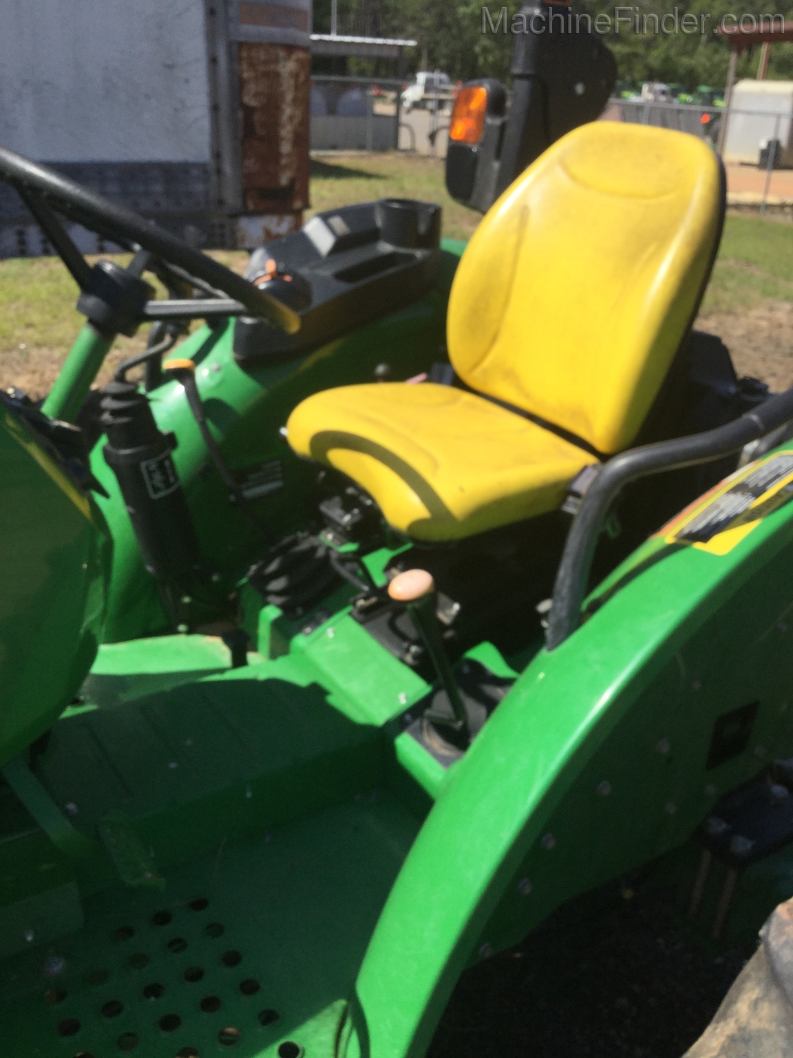 2018 John Deere 5045E Image 6