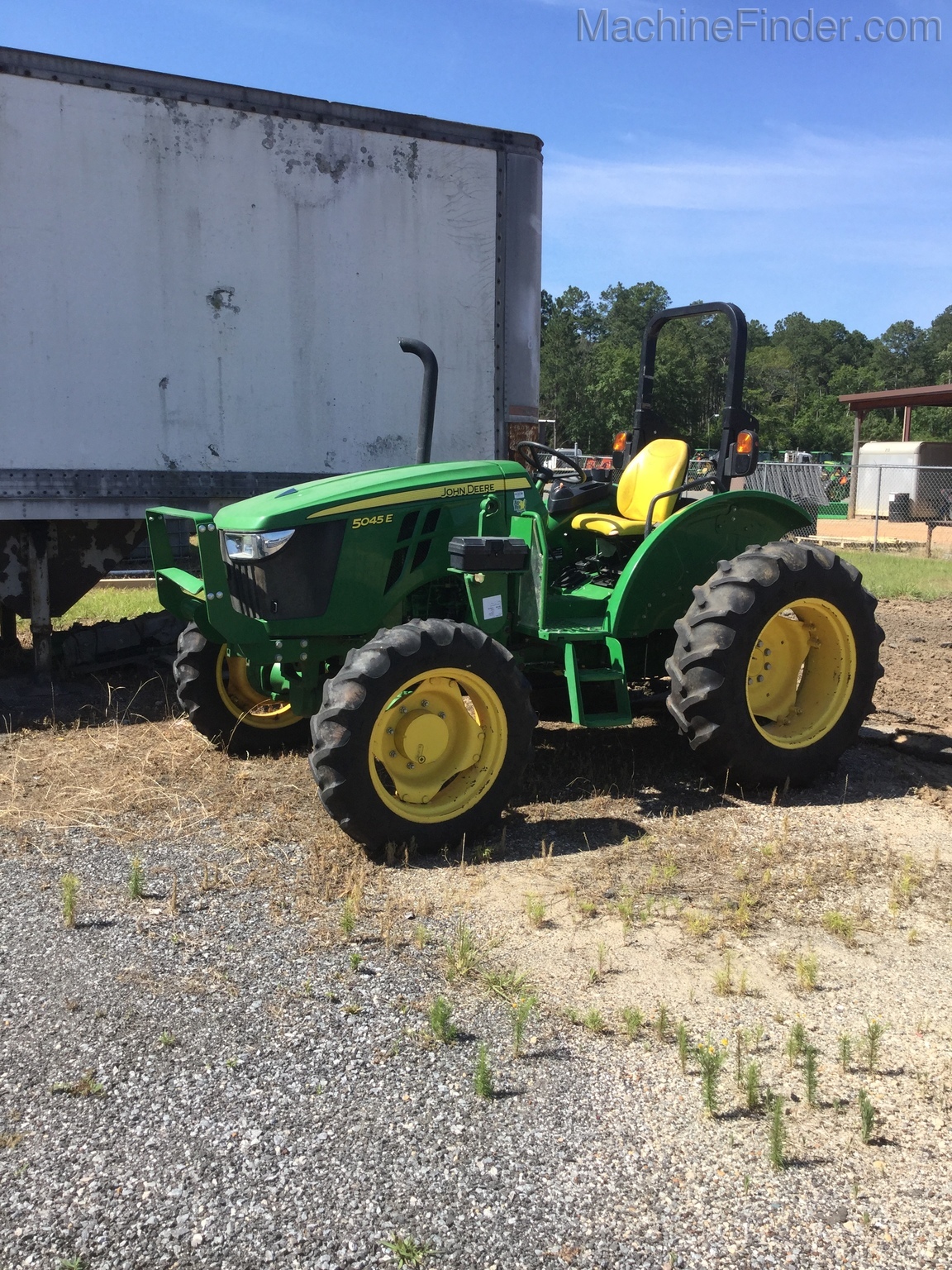 2018 John Deere 5045E Image 5