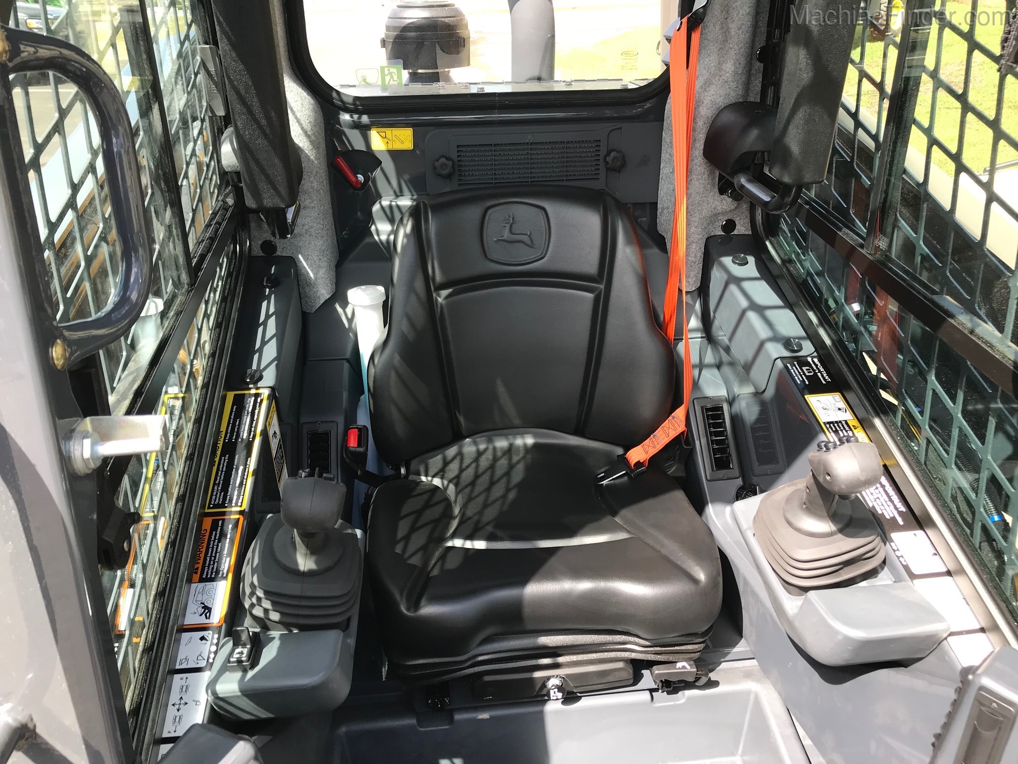 2021 John Deere 333G Image 9