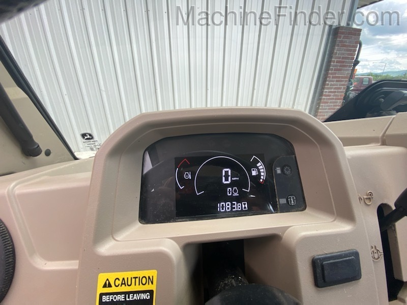 2018 John Deere 835R Image 4