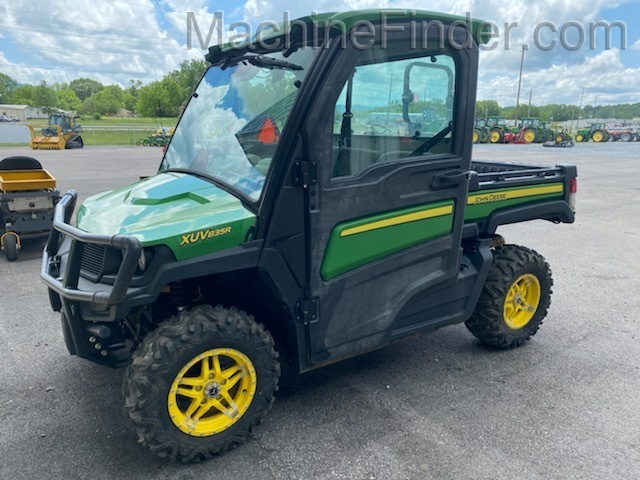 2018 John Deere 835R Image 1