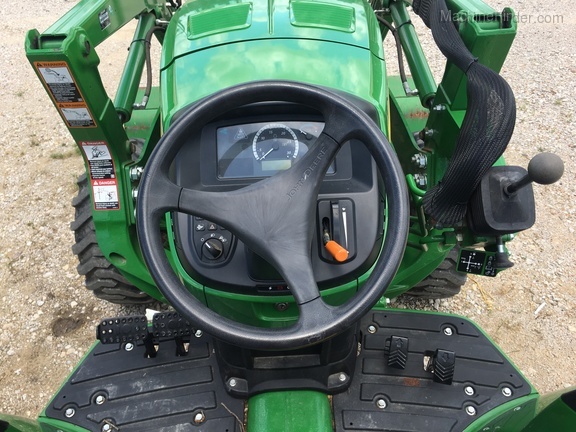 2018 John Deere 4044M Image 8