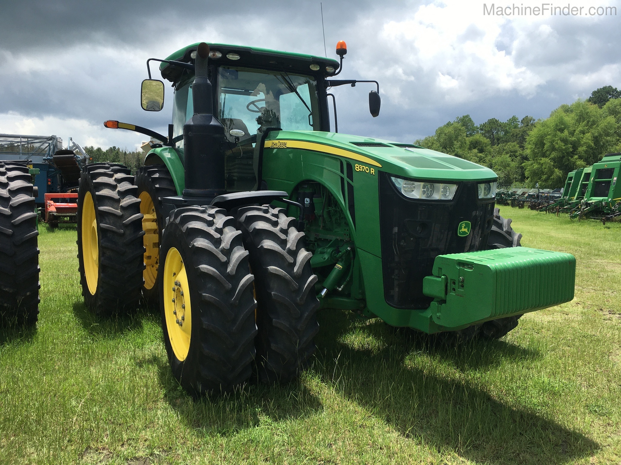 2015 John Deere 8370R Image 2