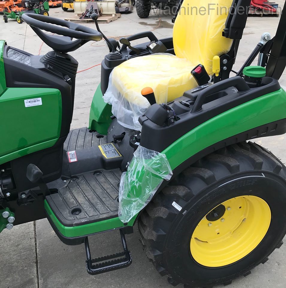 2020 John Deere 2025R Image 5