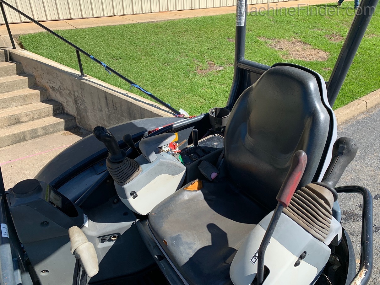 2013 John Deere 27D Image 5