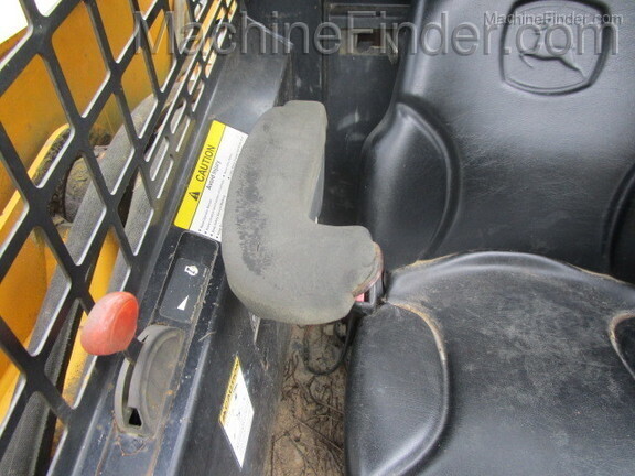 2002 John Deere 260-II Image 9